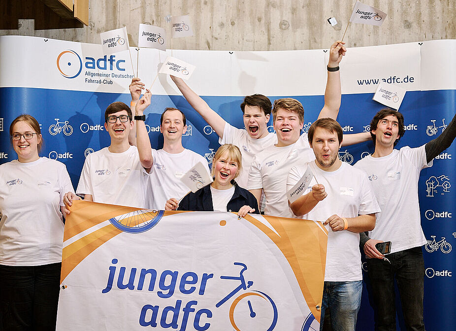 Junge ADFC-Mitglieder bei der ADFC-Bundeshauptsammlung. Junge ADFC-Mitglieder bei der ADFC-Bundeshauptsammlung.