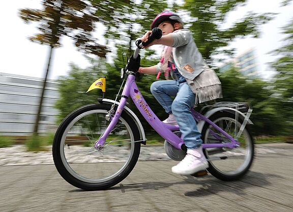 Fähigkeiten und Fertigkeiten von Kindern im Straßenverkehr Fähigkeiten und Fertigkeiten von Kindern im Straßenverkehr