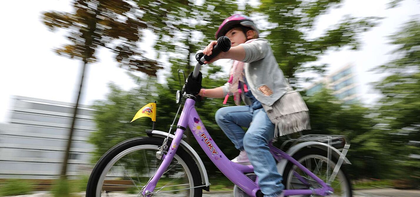 Fähigkeiten und Fertigkeiten von Kindern im Straßenverkehr Fähigkeiten und Fertigkeiten von Kindern im Straßenverkehr